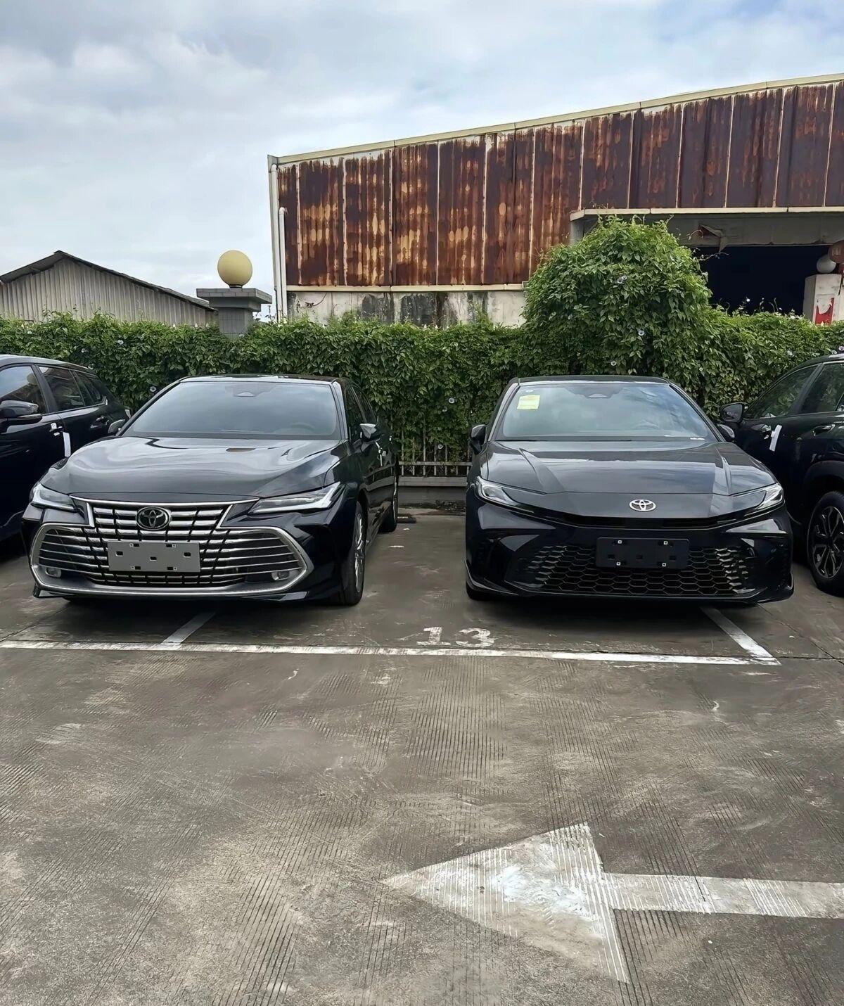 为什么亚洲龙就是干不过凯美瑞？亚洲龙与凯美瑞，同门相争却胜负分明。凯美瑞之所以稳