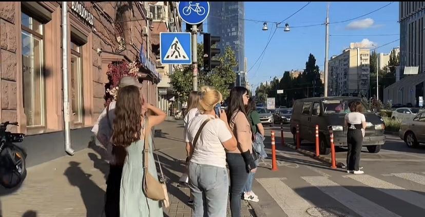 17张图了解当下基辅，乌克兰人也太漠视这场战争了，大俄这仗是怎打的！街头到处少帅