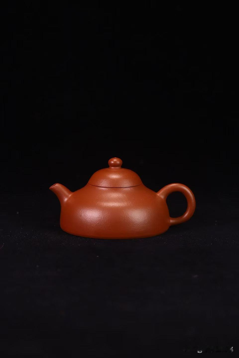 养壶不是把壶刷亮：一把紫砂壶的脾气，得顺着来我见过一把壶，主人很爱惜，天天用茶