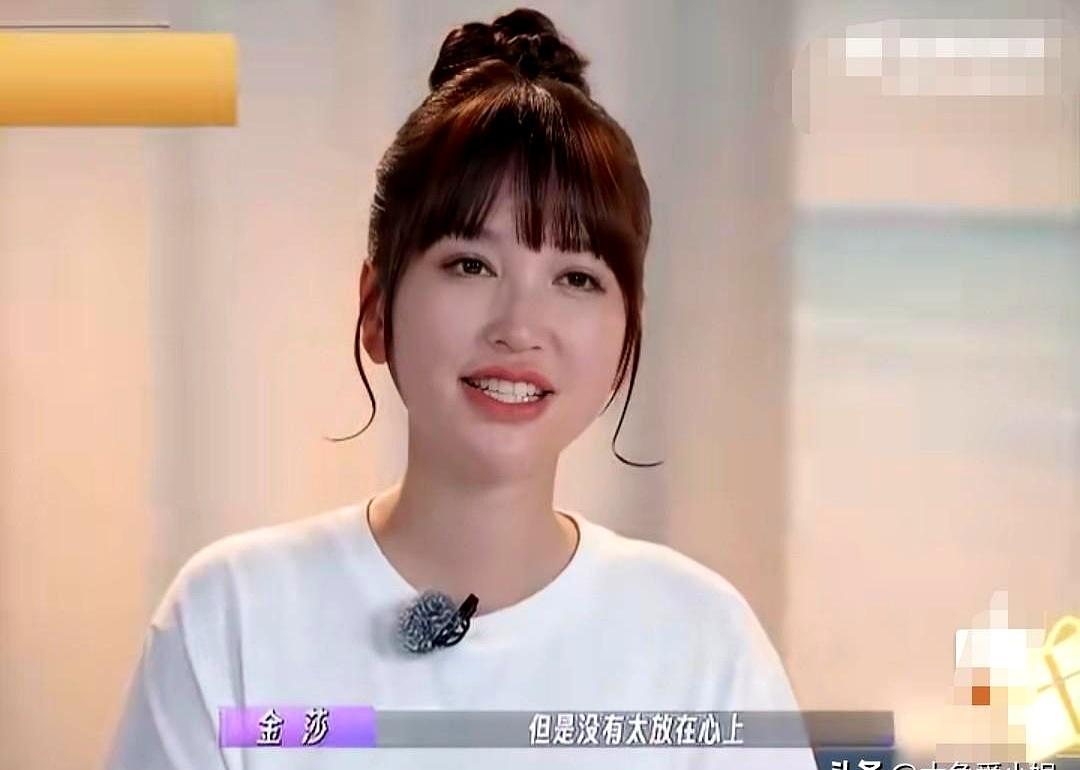网友直接追问：“你前任的孩子都一岁多了，你知道吗？”这问题一出来，换谁都得愣一下