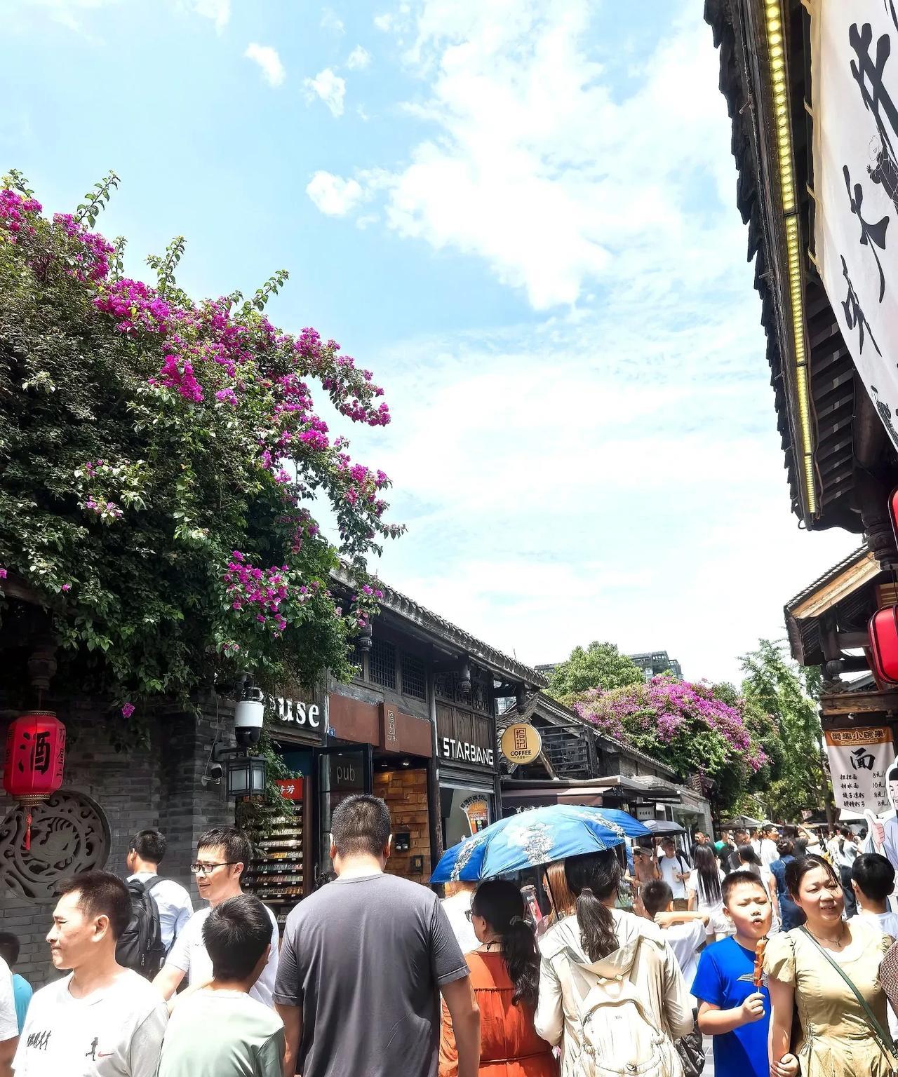 跟母亲在成都旅居，开心！最近一周，我找到了5个省钱的妙招。1、吃早餐时，吃青菜