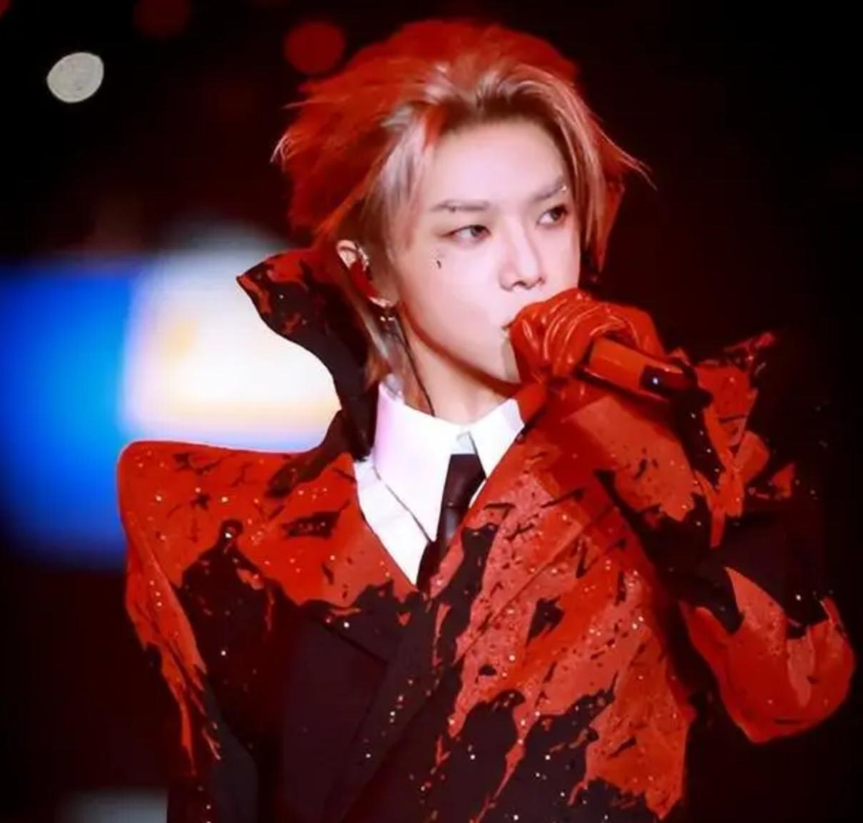 华晨宇演唱会损失到底有多少？可能比你想的还要多华晨宇那个筹备了整整两年，