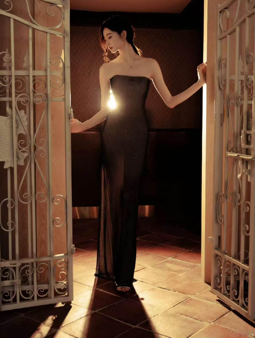 张艺凡白天鹅与黑天鹅张艺凡甜酷风造型张艺凡今完全是白天鹅和黑天鹅!!!一甜一酷