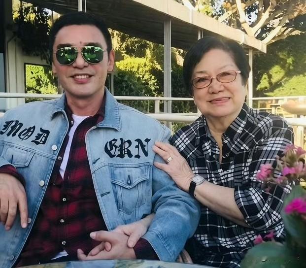 钟镇涛，悲痛发文！6月7号，73岁的钟镇涛突然冲上了热搜，不是因为新作品，