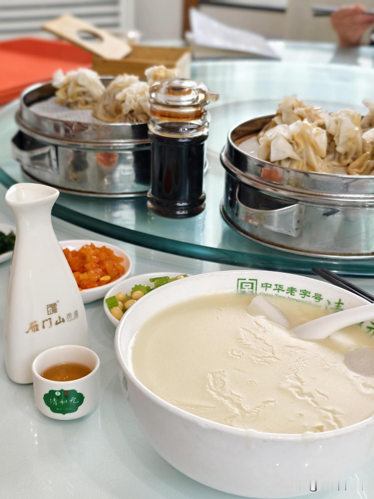 大年初二我怼了饭桌上不让外甥女吃饭的姨夫过年在饭桌上，我毫无意外怼了坐在对面的