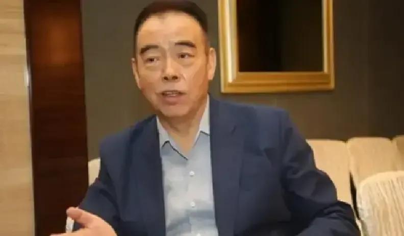 宋丹丹当年撞见陈凯歌跟陈红走得近，回头就告诉了倪萍。她以为闺蜜之间不能藏着掖着