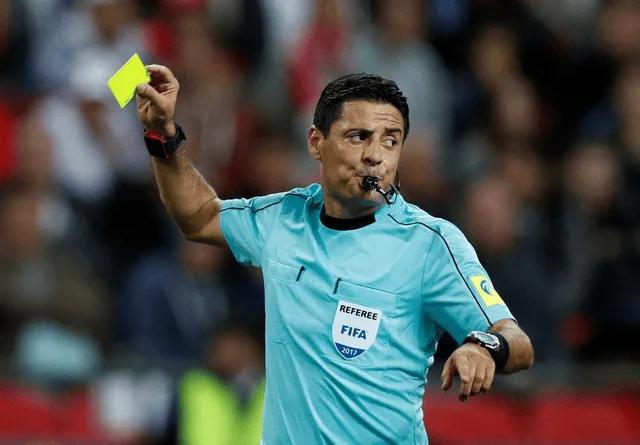 以黑中国球队为己任，坚决贯彻只要自己执法的比赛绝对不给中国球队获胜的裁判法加尼被