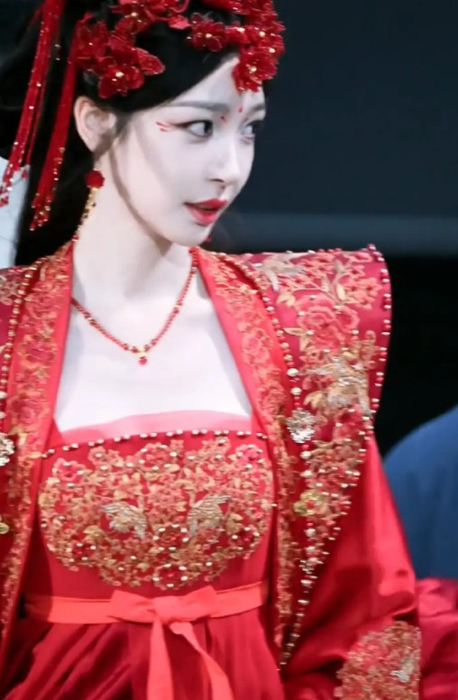 易梦玲执着演员梦，虽长相被指不太适配，却仍怀揣热忱。逐梦之路不易，这份坚持能否打