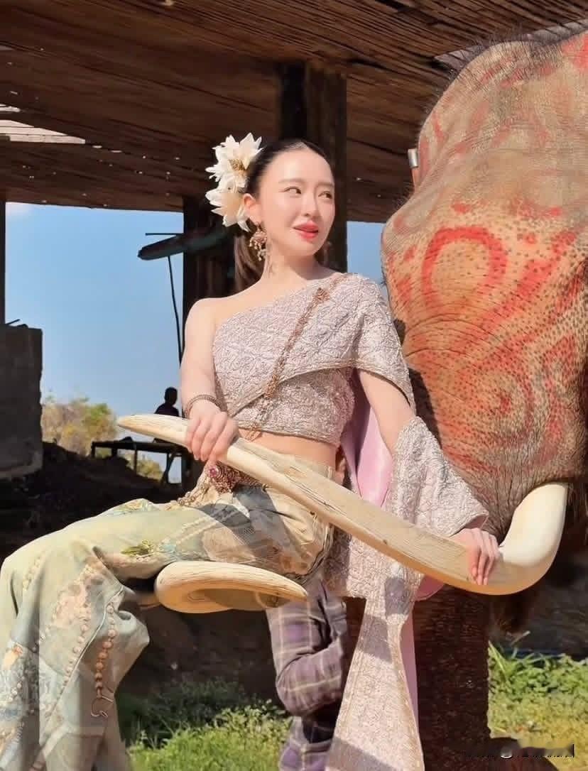 宋干新女友Mind因脚踏象牙成为话题。。