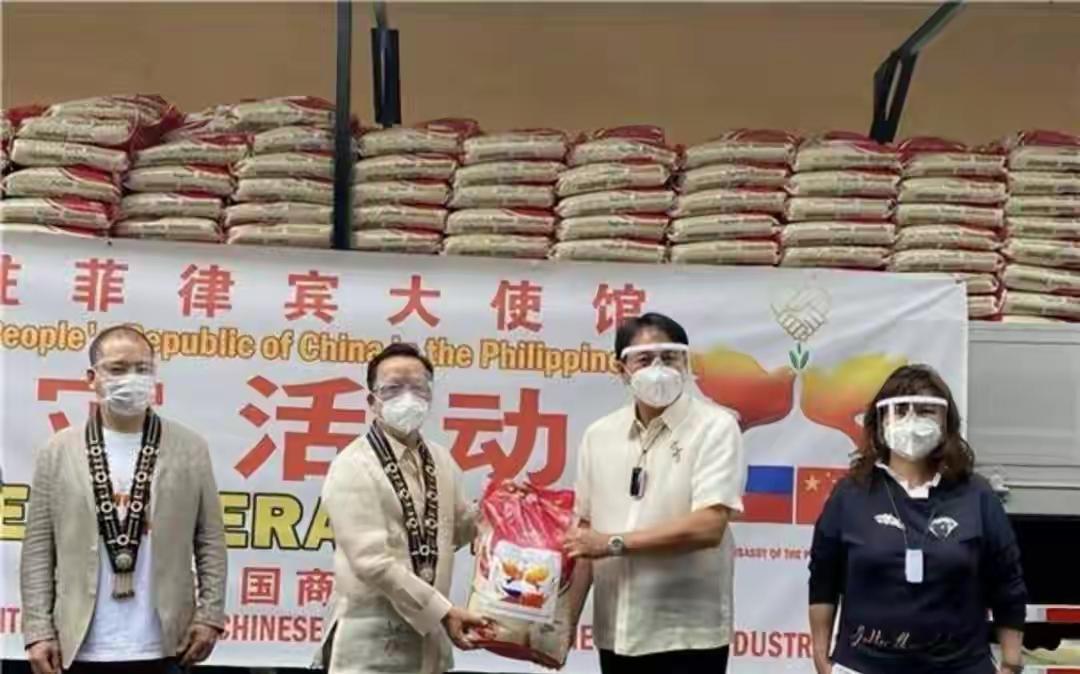 专家们！如今我们受灾了，有哪个国家援助我们了吗？这几天，一个问题在评论区刷屏