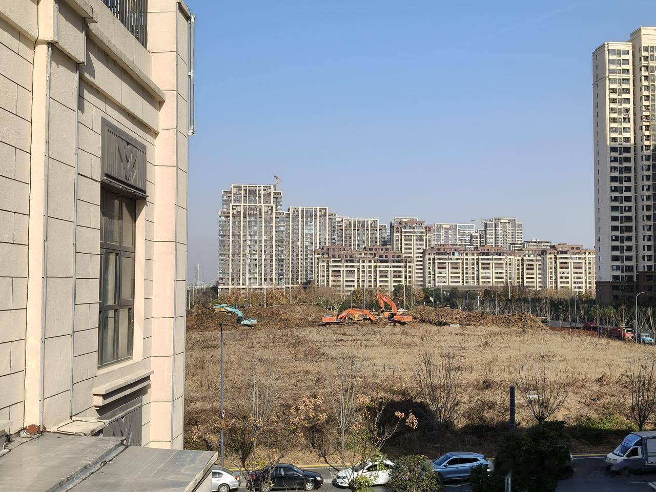 合肥高新区方兴大道西望江台对面那块空地，已经开始施工了。应该不是住宅了，这一带