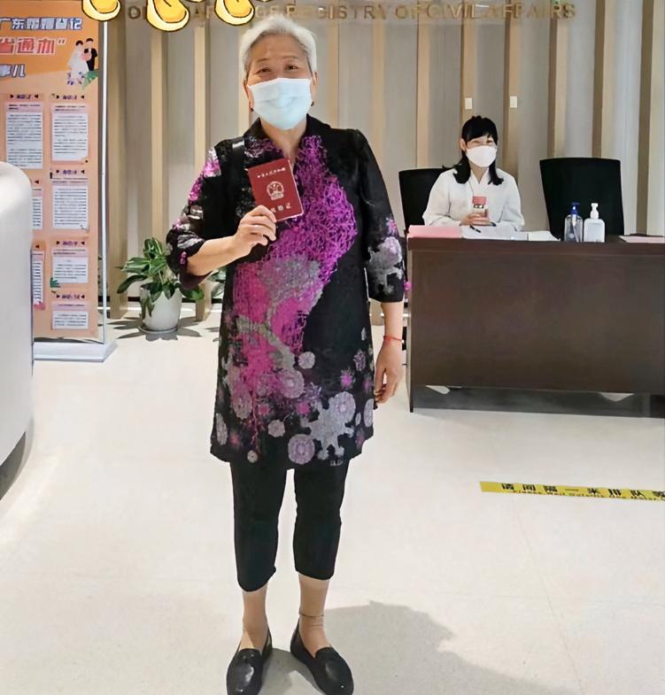有一种悲惨婚姻，叫“老年离婚”最近遇到个来访者，是她女儿陪着来的——老