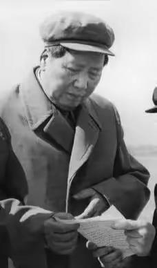 身为共产党员，“剥削有功”这种言论，无论何种情况、何种场合，都绝不妥当。有人
