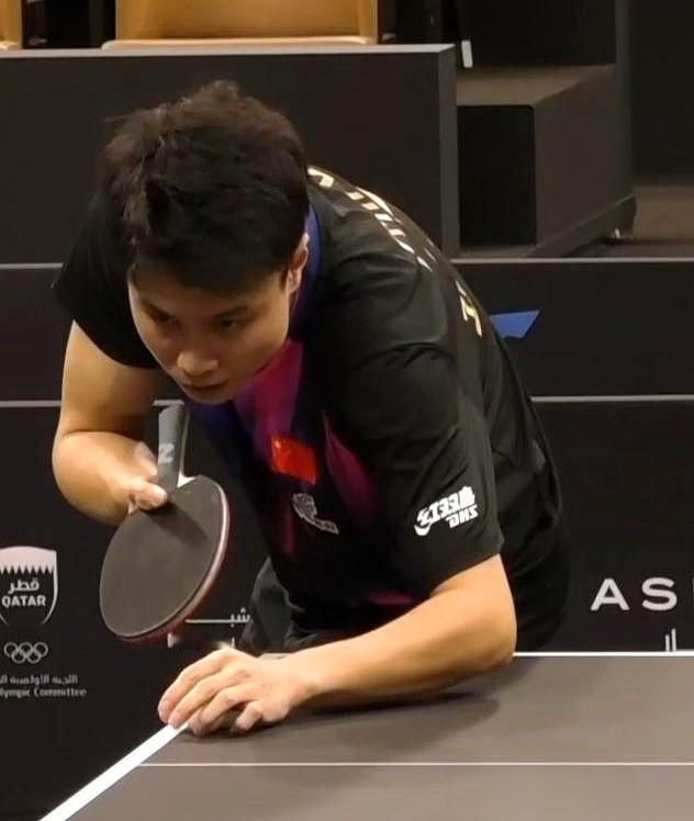 1比2落后，对手还是奥恰洛夫。讲真，我当时心都凉了半截。第一局11:4，打得