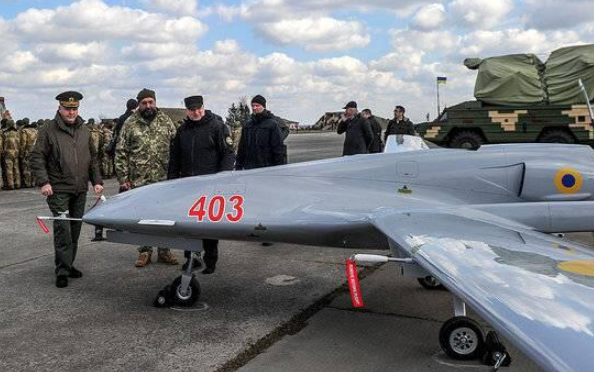 乌克兰无人机在天上“横着飞”的时日，真要到头了俄专家早看穿了：中国不少武器性能压过美国，却都绕不开一