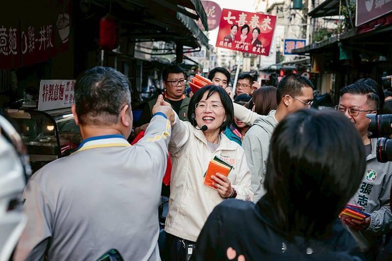 绿营新北市长民调苏巧慧首度反超李四川，蓝营掀往例讽「内惨民调」！面对202