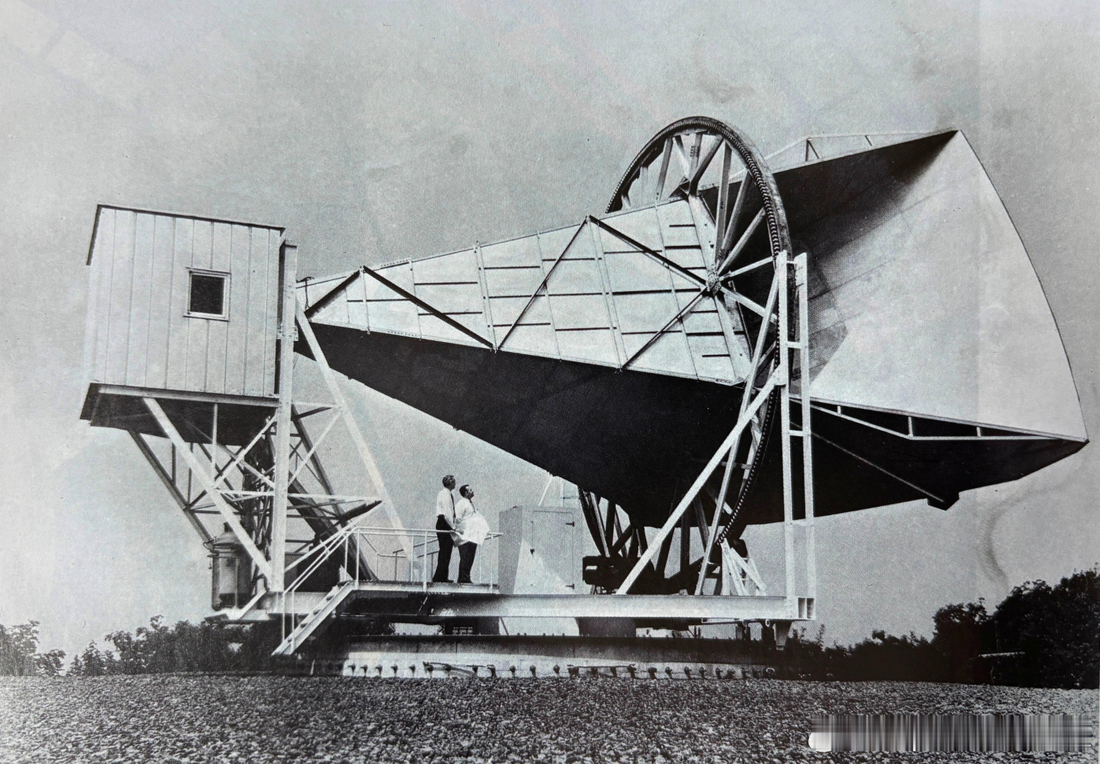 1964年底，贝尔实验室两位通信专家AnnoPenzias彭齐亚斯和Rober