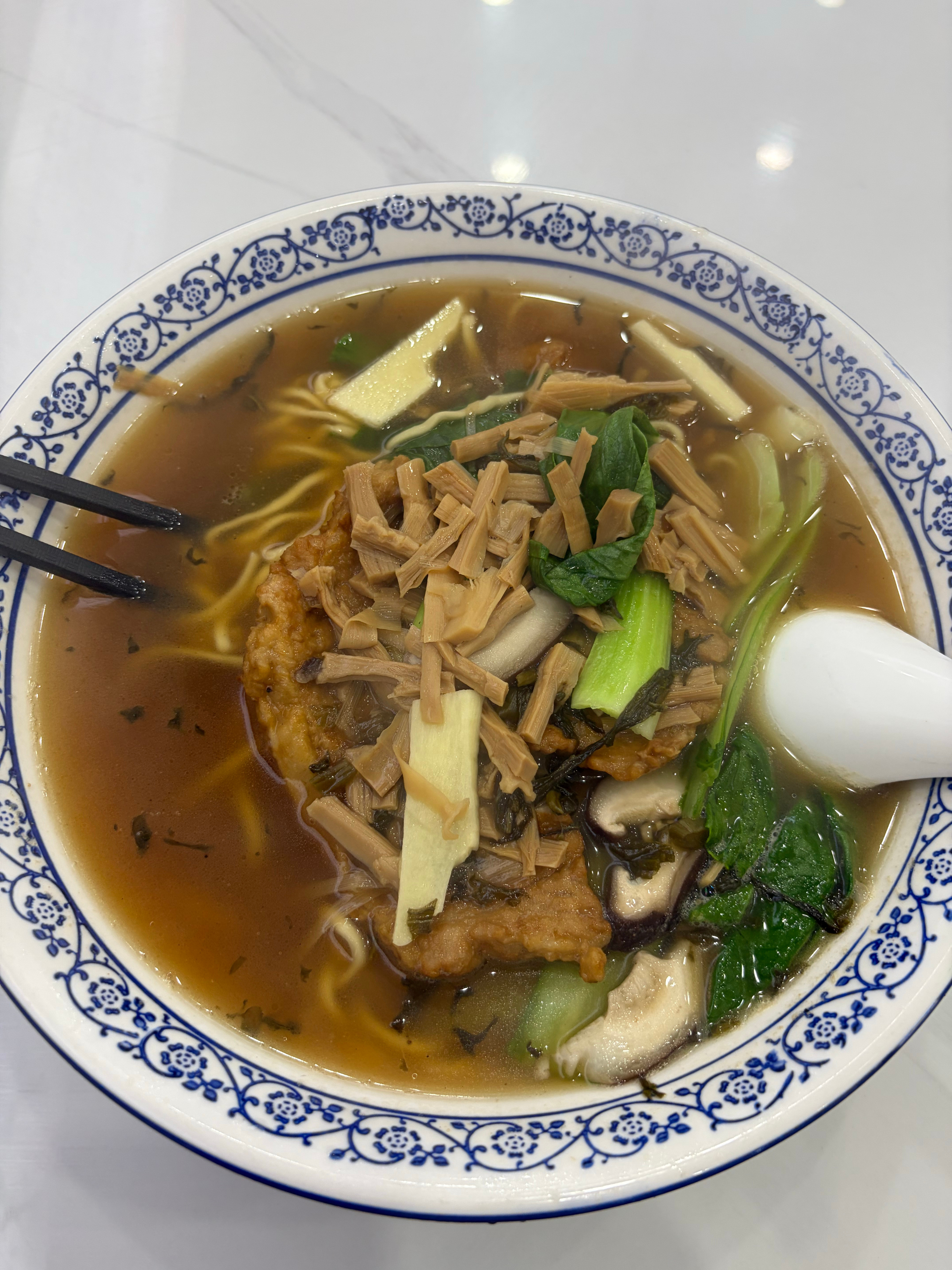 我又饿了：笋干大排面+麻辣鸭头​​​