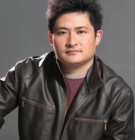 哥俩太像了发量都很多五官简直是一个模子刻出来的一样