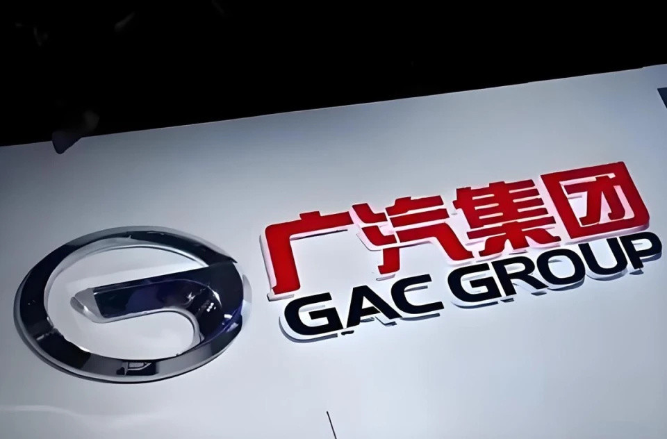 启境汽车任命CEO日前，华为轮值董事长徐直军与广汽集团董事长冯兴亚共同出席启境品