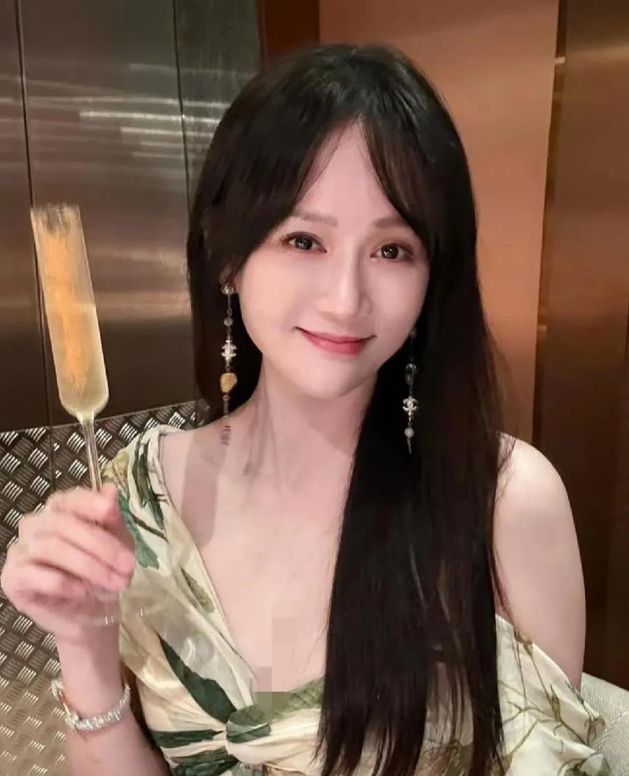 陈乔恩怒了！5月10日晚，陈乔恩突然愤怒发文，大骂香港机场的地勤人员工作态度差