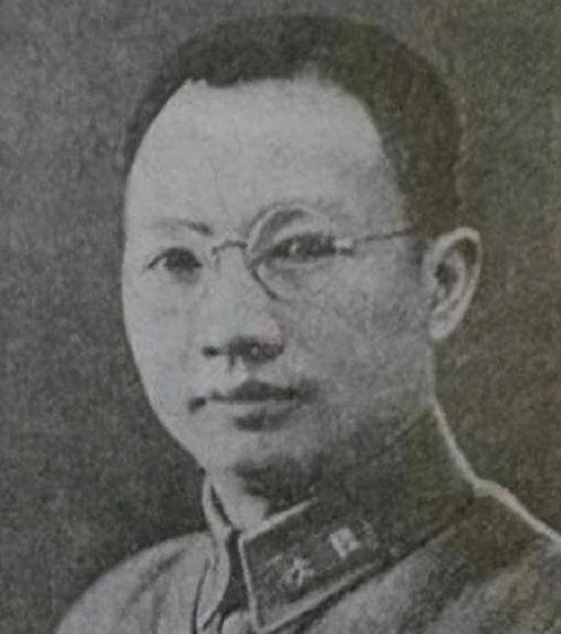 1949年，国军军长刘伯龙赴滇途中，因一辆抛锚卡车与车上军官起冲突，竟当场下令将