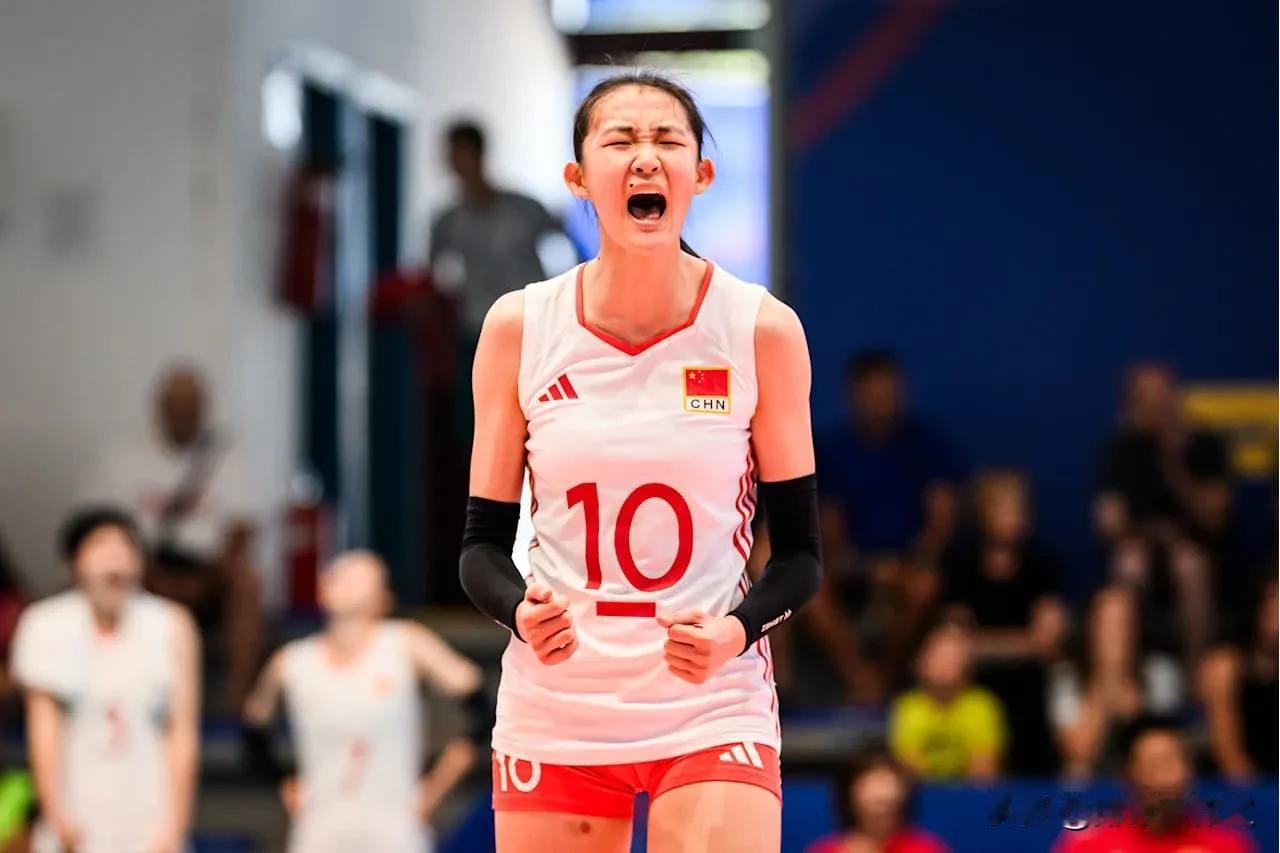 U19女排世锦赛中国女排在18:24的情况下，顽强拼搏，不放弃，最后在陈晓辉的发
