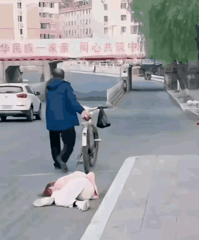 大爷：雕虫小技也在我面前班门弄斧