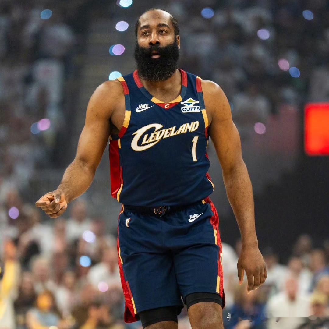 一夜之间！NBA传来多则骑士队相关消息1、据名记BrettSiegel