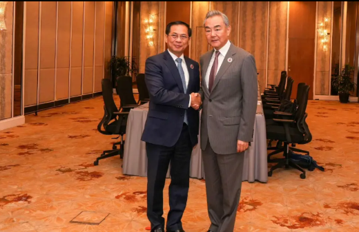 中国和越南谈妥了当地时间7月10日，外交部长王毅在吉隆坡会见越南副总理兼外长裴