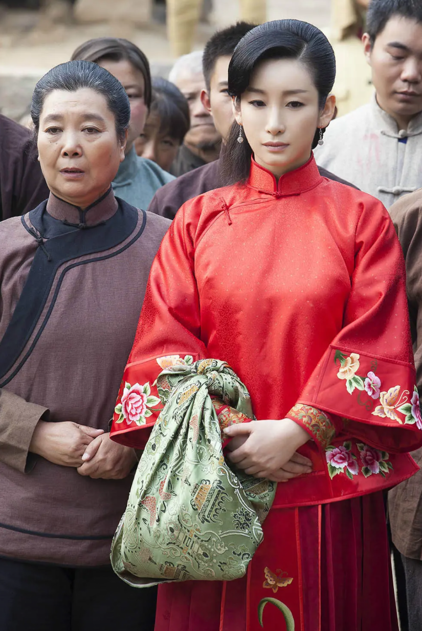 为什么说女演员千万不能整容？看看《生万物》中的秦海璐就明白了。虽然秦海璐在剧中饰