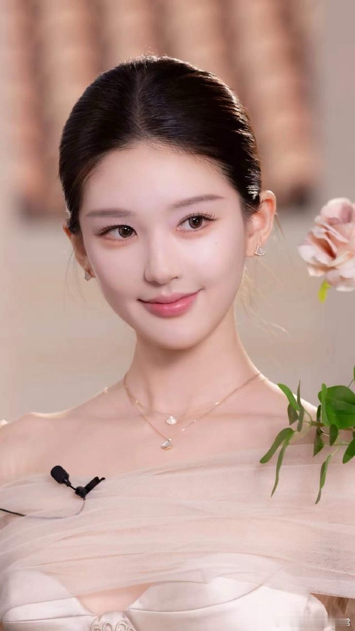 1.赵露思之前说要退圈的时候，把圈里艺人好友几乎全都删掉了，到现在也没加回来。