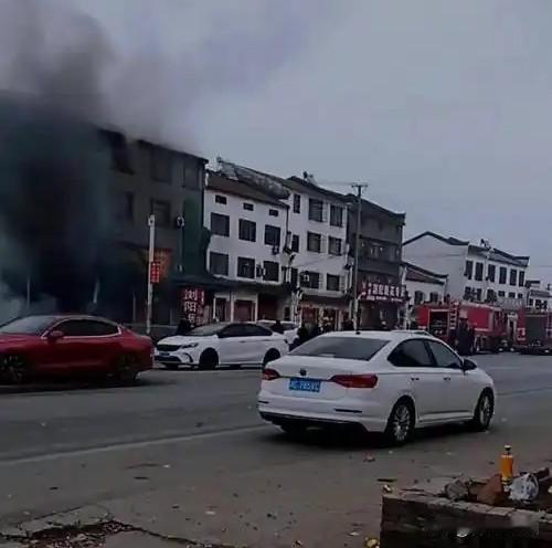 湖北宜城烟花店爆燃致12死：含5个孩子，3人还是来走亲戚的大年初二，本该是回