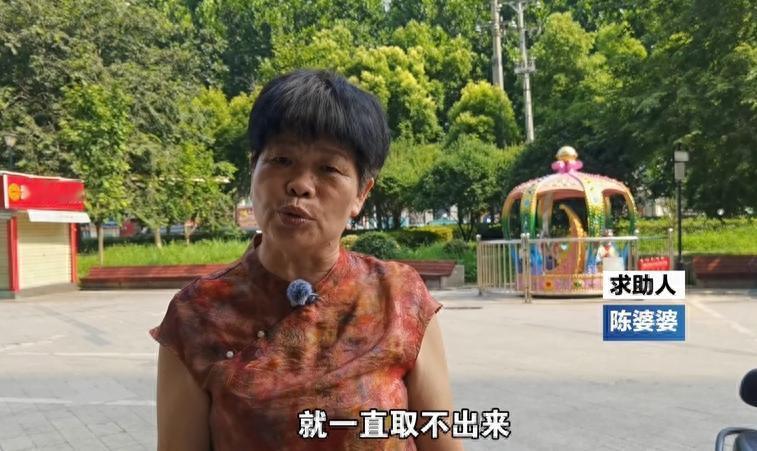 湖北武汉，92岁老母亲走完人生最后一程，三个女儿一直陪在身边照料。老人离世后，一