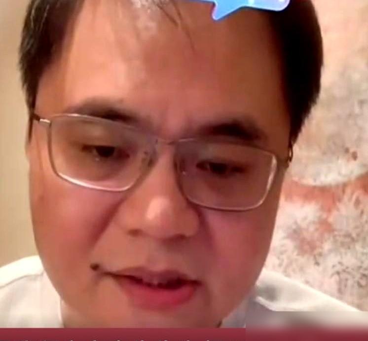 德云社总教习深夜直播哽咽，不是因为压力大，而是因为算了一笔账。高峰在镜头前细数起