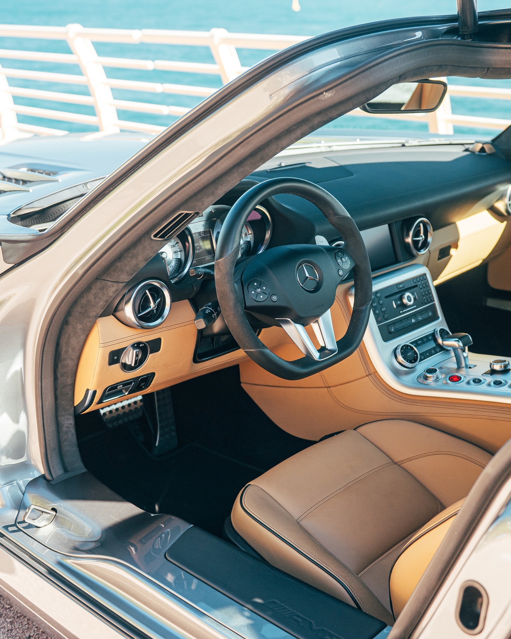 Mercedes-BenzSLSAMG奔驰SLS是一款非常值得收藏的奔驰，