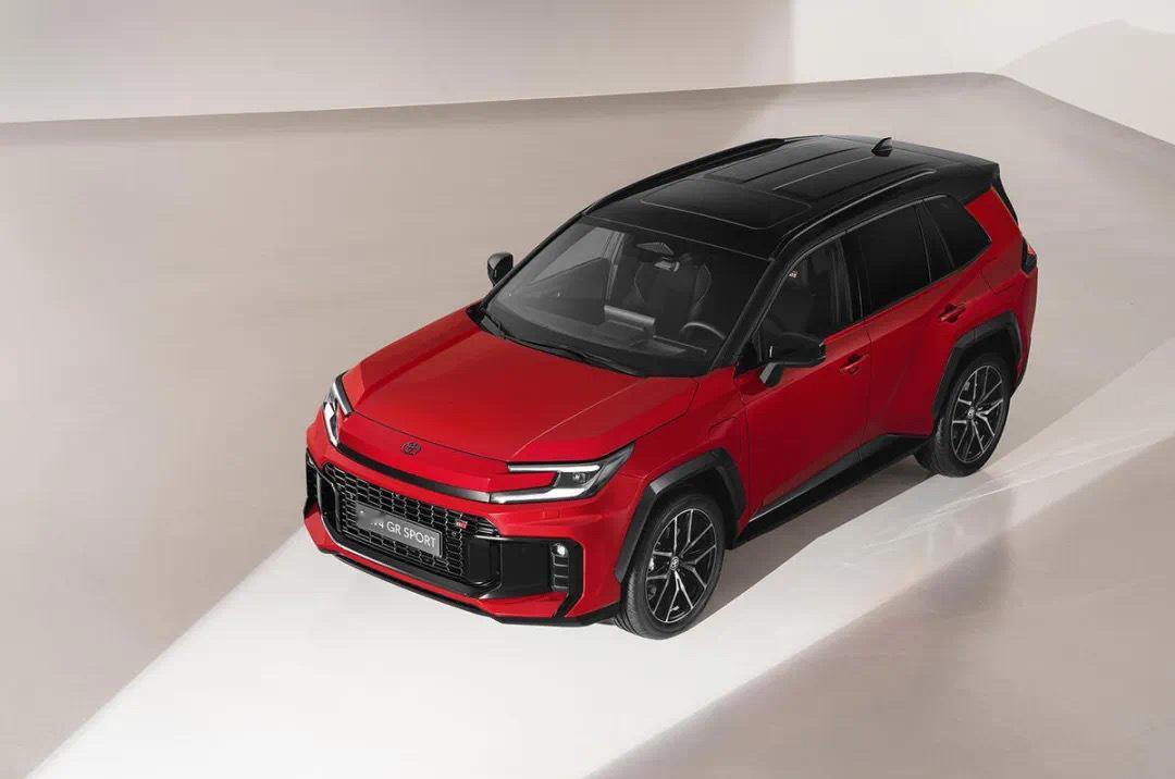 全新第六代丰田RAV4震撼登场：告别经典小书包，迎接未来科技风潮！