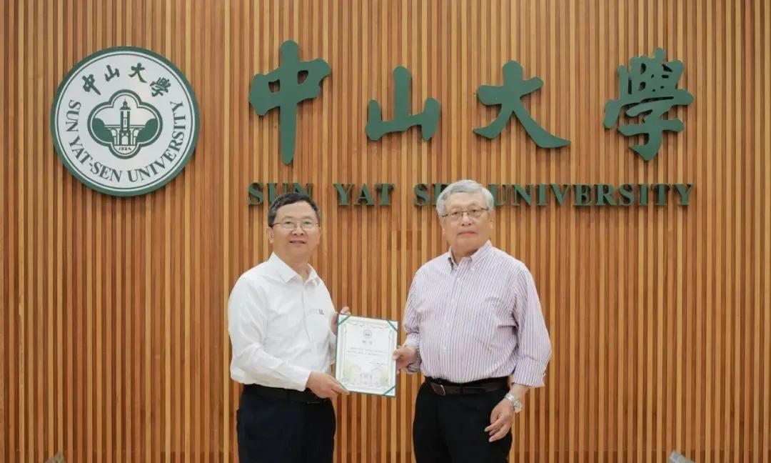 世界顶级数学家，在快餐店端7年盘子，怎么看？最近，华人数学家张益唐的简历火了，