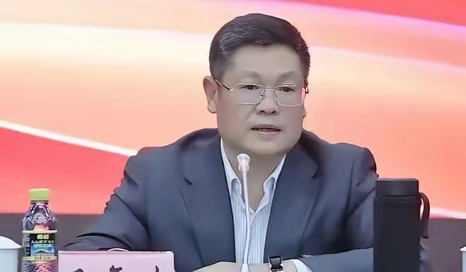 目无纪法！海南正厅级王年生竟敢对抗调查，更离谱的是，他竟是海南农信社第三任落马的