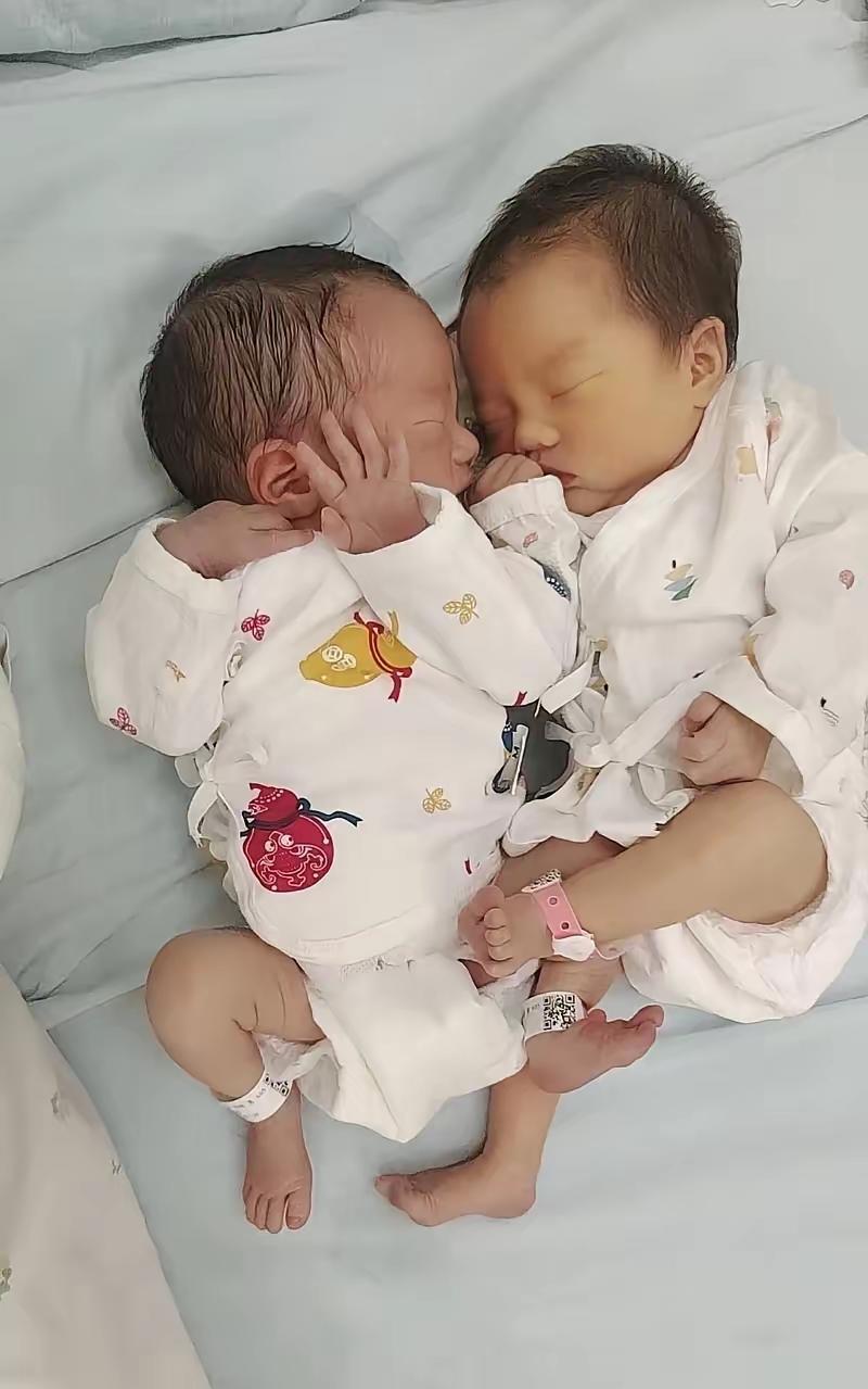 彩礼谈崩后，江苏盐城这场婚事彻底散了，女方后来独自生下一对龙凤胎，男方家隔了十几