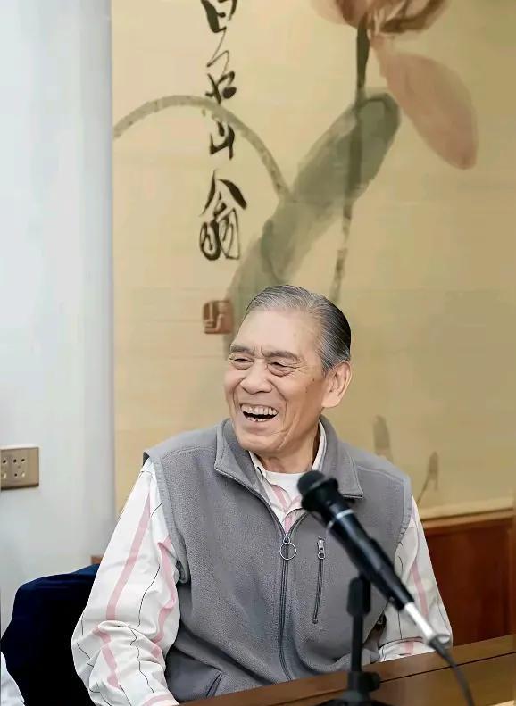 祝贺杨议老师被李如刚老师代拉师弟成为侯宝林大师的徒弟。杨议老师有曾经和侯宝林大