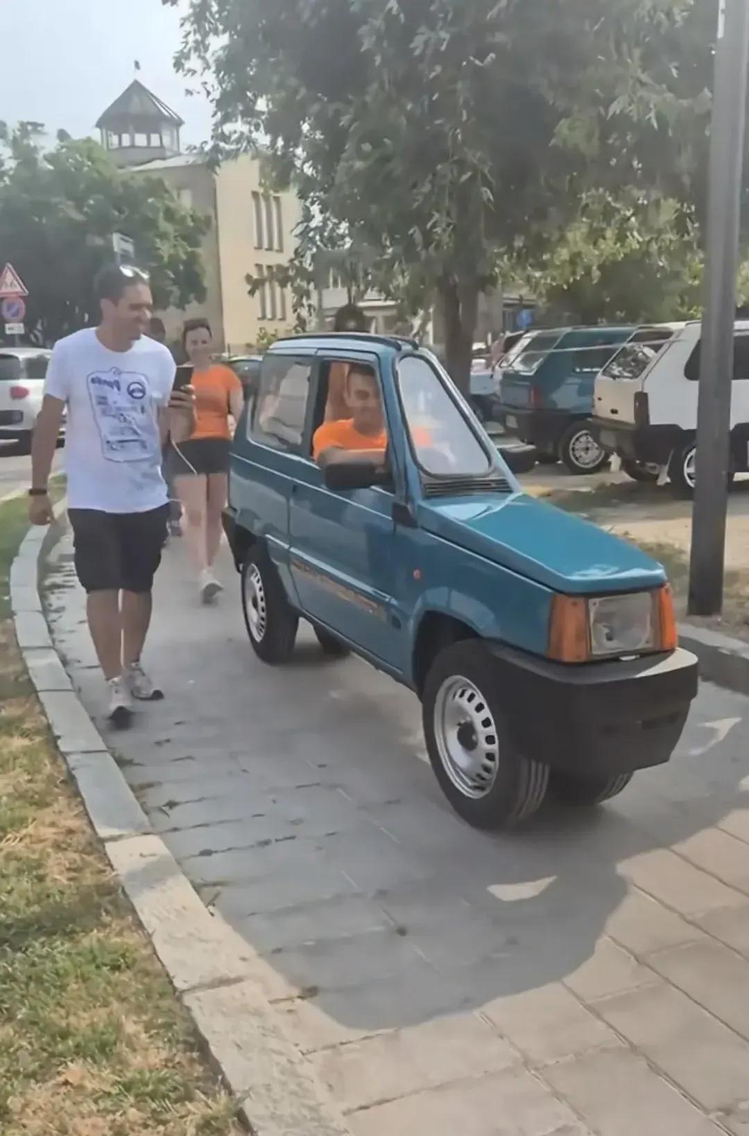 这个车应该不会遇到堵车的烦恼，就是开高速会有一点点飘。