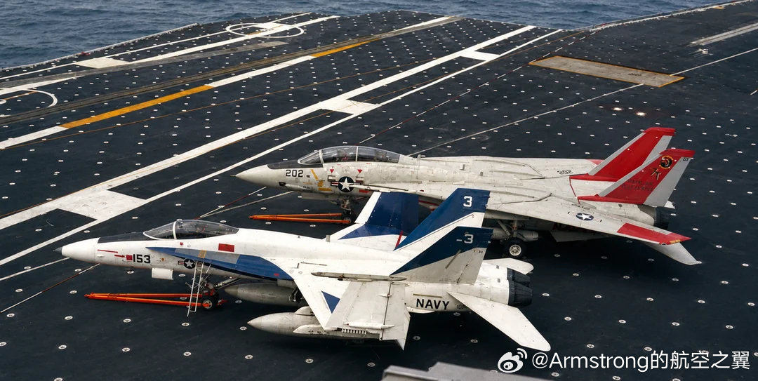#烽火问鼎计划#F-14、F-18、A-7的早期上舰测试，当时美帝有能力同时研制三种舰载战机，现在研