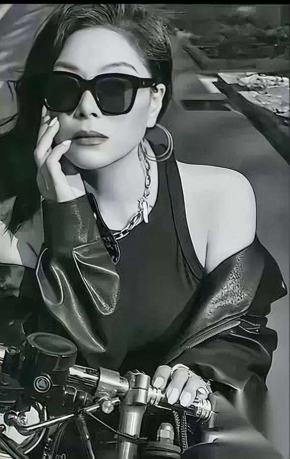 这事太炸了万万没想到原来热搜根本不是冲世界冠军来的，全被阿波罗老板娘勾走