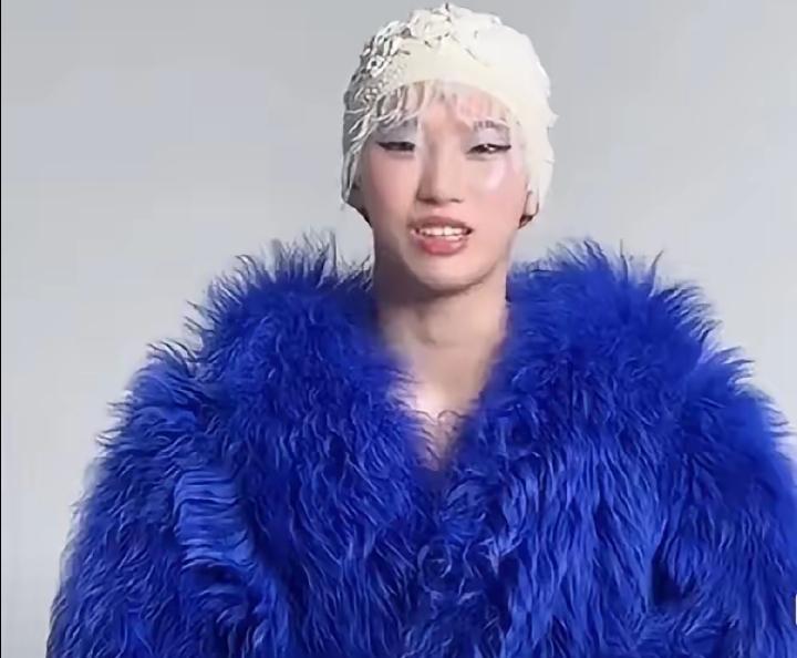 陈芋汐新造型，差点认不出来，这次直接走起成熟贵妇风，着实让人眼前一亮。她画