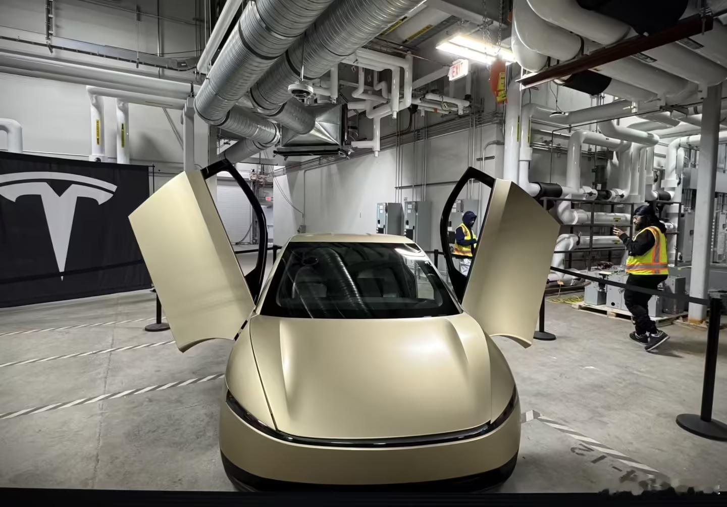 特斯拉的Cybercab团队扩招，要为量产做冲刺准备了我之前在视频里讲FSDV