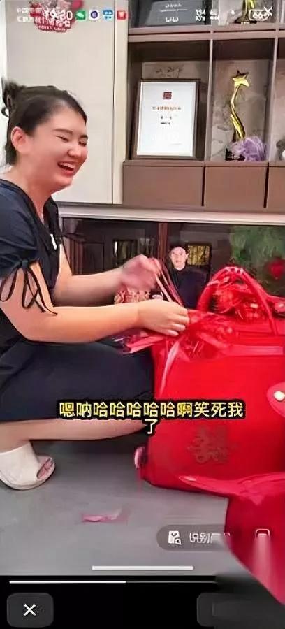 肥娟小吃凉了？曾靠一只鸡火遍全网…当初多清高，现在就多尴尬。前脚拒绝资本