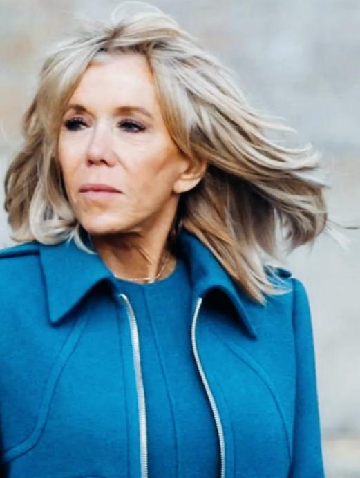 马克龙妻子布丽吉特这发型是不是飘逸美啊？还是一种凌乱美呢？这往后飘逸的造型是