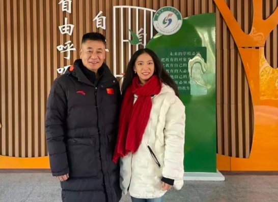 不仅坑爹，还坑家乡、坑母校、坑欣赏她的初中班主任！蒋女生在哈佛毕业典礼上大言一发