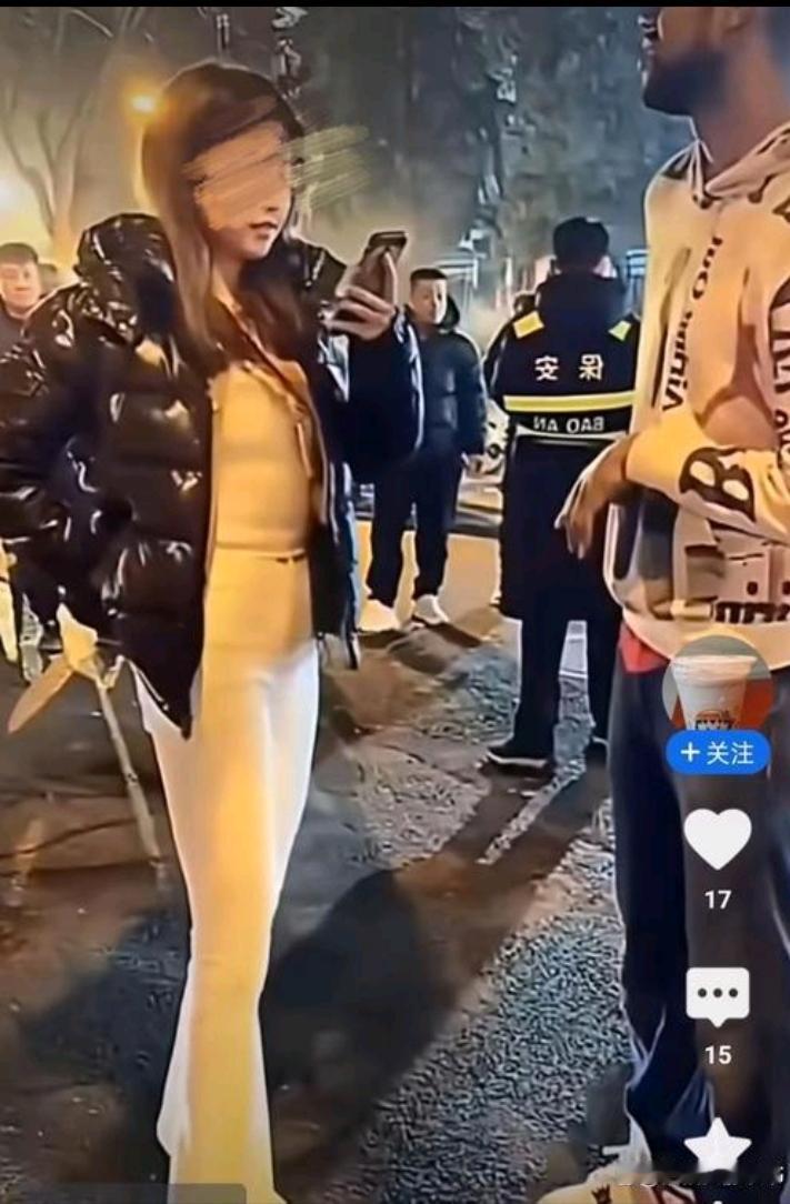 现在有些女孩，确实有严重的慕洋情结。在街上看见洋人，不管是哪个国家的，只要与我